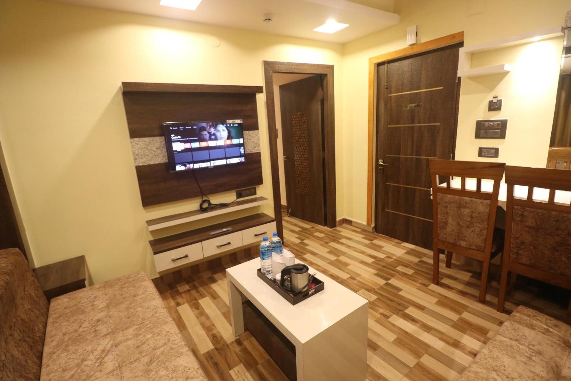 Mohar Residency Hotel โกลกาตา ภายนอก รูปภาพ